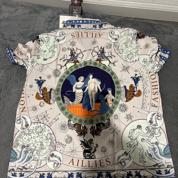 Blue and Cream Graphic Button-Up Shirt - Picture 3 of 3